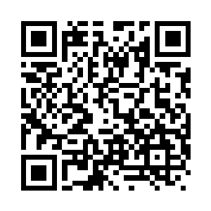 中间的男孩看到月华气得脸色涨红二维码生成