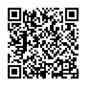 为什么刚才自己看这个男子的衣服时感觉也不太像地摊货二维码生成