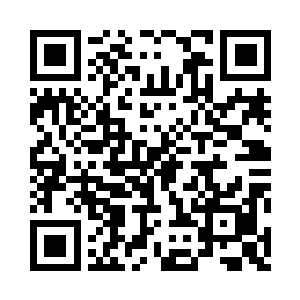 为首的男子只能硬着头皮按照原计划走二维码生成