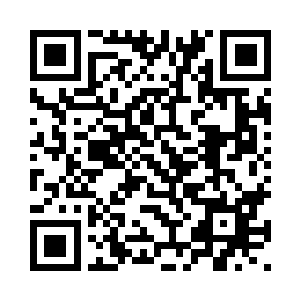 主任叫胡雅芳和乔荞赶紧的用笔弄二维码生成