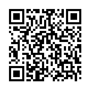 主动上前甜甜地冲杨奇夫和邱楚倩鞠躬打招呼二维码生成