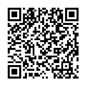 主角被男主角在电台里沉痛而真挚的发言感动得泪如雨下二维码生成