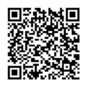 举起光束枪对准上方激斗的加纳三人开始疯狂攻击二维码生成