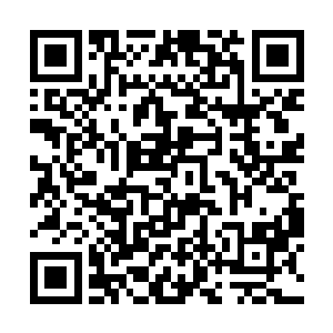 举起手中的高斯步枪对准空中的塞巴斯塔扣动了扳机二维码生成