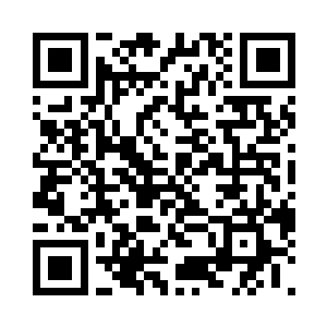 举起里头的一件像有很多口袋的背心道二维码生成