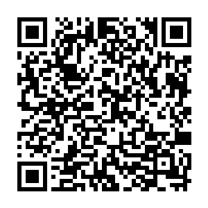 之前代表佐藤佳禾去邀请纳兰香香与佐藤佳禾见面的男人出现在了大厅里二维码生成