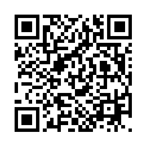 乌乾城就在两个背靠背的括号山的正上方二维码生成