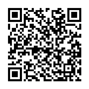 乌云的另一只手覆上夭华扣住他手腕的那只手手背二维码生成