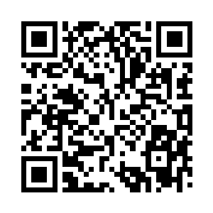 乌黑的发间只坠着一根带有水滴珠的金簪二维码生成