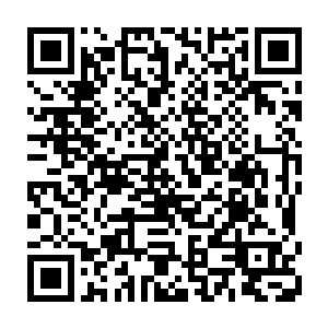 九毫米手枪弹头的巨大冲击力甚至带得他的身体还往前继续斜着冲了两步才扑下二维码生成