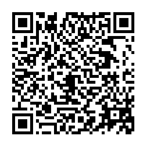 也不乏有些为了勾引领导或者是同事的女职员里面干脆穿一件黑色的内衣二维码生成