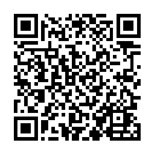 也不理会前面开车的寒月便是将温柔雪拉到了自己的怀里二维码生成