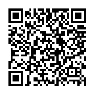 也不知道怎么地突然就把酒瓶从何一进手中抢了过去二维码生成