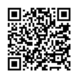 也不知道这位漂亮的空姐到底是有意还是无意二维码生成