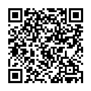 也不能够像原来那样凝结出来金色巨大的拳头轰击对方二维码生成