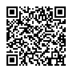 也就是这根铁杠连接床头和床尾的两个交接点上二维码生成