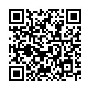 也是把空闲的手放置到了桌子上面二维码生成