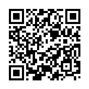 也是目不转睛地盯在这本小册子上二维码生成