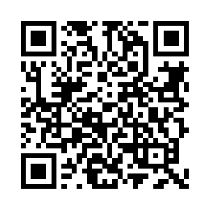 也许是因为黑暗让她不需要介意自己的坐姿二维码生成