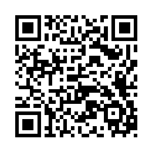 书柜上还摆放着一些翡翠宝石之类的工艺品二维码生成