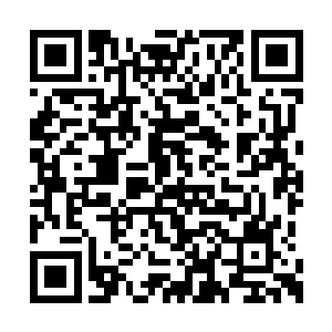 二人目光不由自主的扫了一眼一脸冷笑的孙动地二维码生成