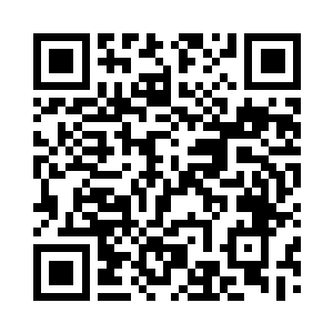 二人终于看到通道尽头出现的一抹亮光二维码生成