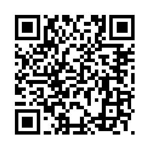 二话不说收拾起自己的餐具就另找座位去了二维码生成