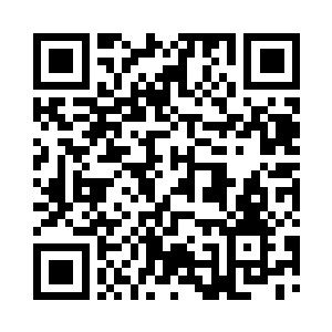 于希倒是很自我的走到李鸾儿身侧解释二维码生成