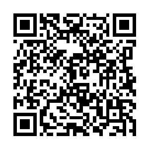 于是他发现自己看到这种几个男人同时凌辱一个女人二维码生成