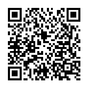 于是他就逼着我去找江平贵为他调动工作的事说话二维码生成