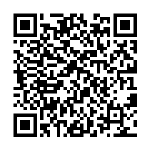 于是他跟着黑手快速地穿行在这一座全新的魔鬼城里二维码生成