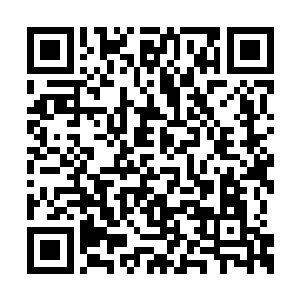 于是他重新拿起手机拨通了许久不曾拨通的号码二维码生成