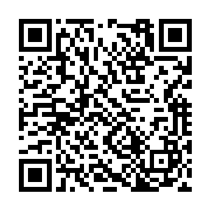 于是便故意往旁边的一个没有什么人的小巷子走去二维码生成