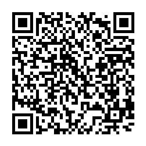 于是幽静的小树林内便响起了一阵富有节奏而且夹杂着怪异声响的啪啪声二维码生成