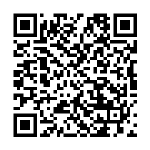 于是江少游对着那两个仍然傻站在那里的警察招了招手二维码生成