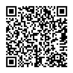 于是龙傲天跟众人说了一下自己的猜测然后走过去捡起了三把飞剑二维码生成