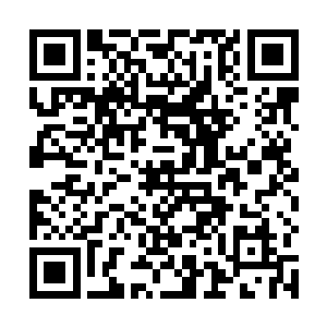 云二四仰八叉的躺在椅子上面对嫂嫂的诘问好像没听见二维码生成
