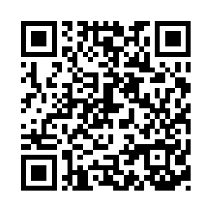 云峥放下手中的笔将自己的卷子放在一边二维码生成