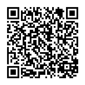 云霆沉着脸从怀里掏出一个一个五十两的银元宝递给那北戎男子转身跃下了擂台二维码生成