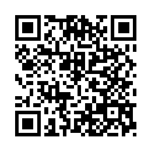 五个人各拿了一把上了锈的大破战刀二维码生成