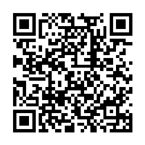 五六名魔灵正在一小片红色瘴气中不知在折腾什么二维码生成