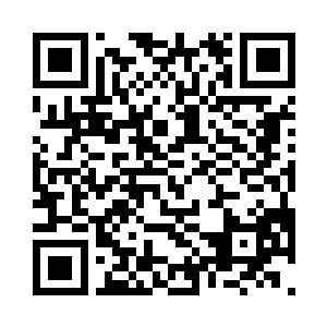 亚米笑嘻嘻的跟电话里的人打起了招呼二维码生成