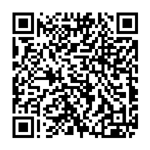 交待俞可成和何俊廷两个明天早上8点准时赶到县政府二楼会议室门口等候二维码生成