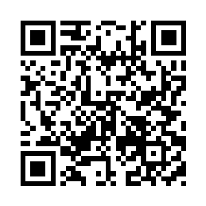 交管部门正通过通讯设备向刑警们解释二维码生成