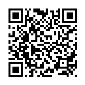 亨利突然指着一架下降的飞机说道二维码生成