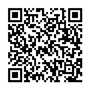 京城这边男人在夏天的正装一般都是一双玻璃丝的袜子二维码生成