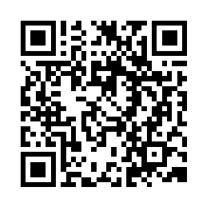 人群中走出一个穿着满身破衣服的中年人二维码生成