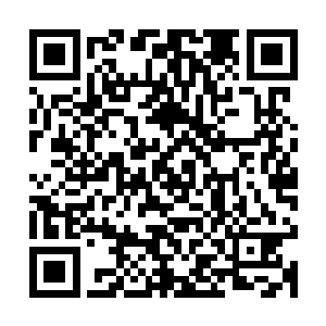 人群只能隐约看到云层中一个如同天降雷神般的男子被雷电包裹二维码生成