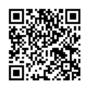 什么人冒着被机炮扫射的风险上到屋顶去二维码生成