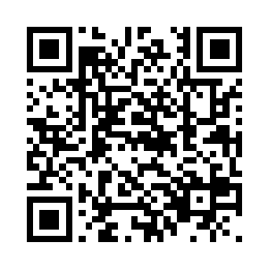 仇婷婷像是一具木偶似的坐在沙发上二维码生成